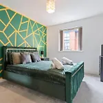Mailbox City Centre Apartment