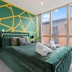 Mailbox City Centre Apartment