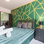 Mailbox City Centre Apartment