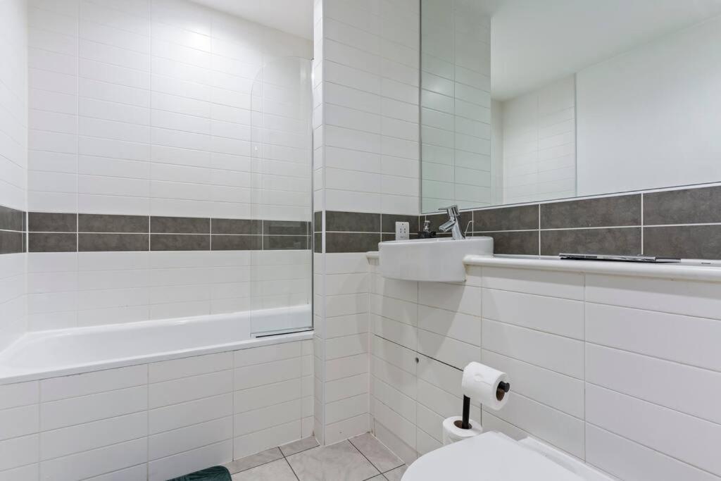 Mailbox Centre Apartment *